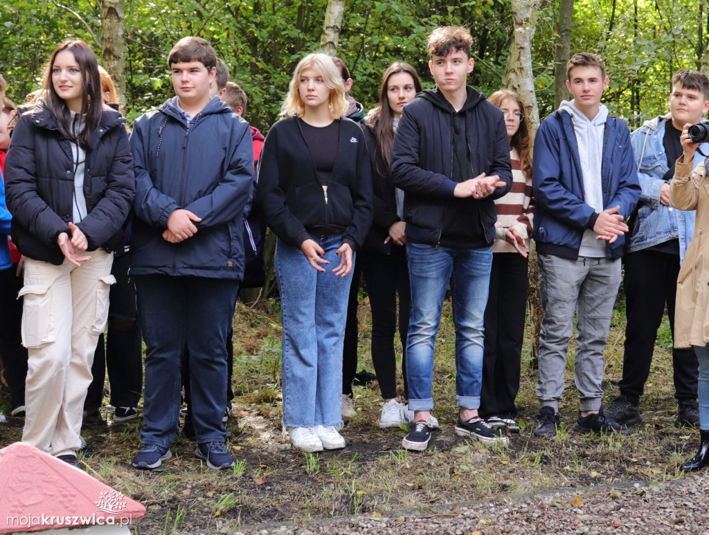 Rożniaty pod Kruszwicą. Upamiętniono dziś zamordowanych mieszkańców regionu [FOTO]