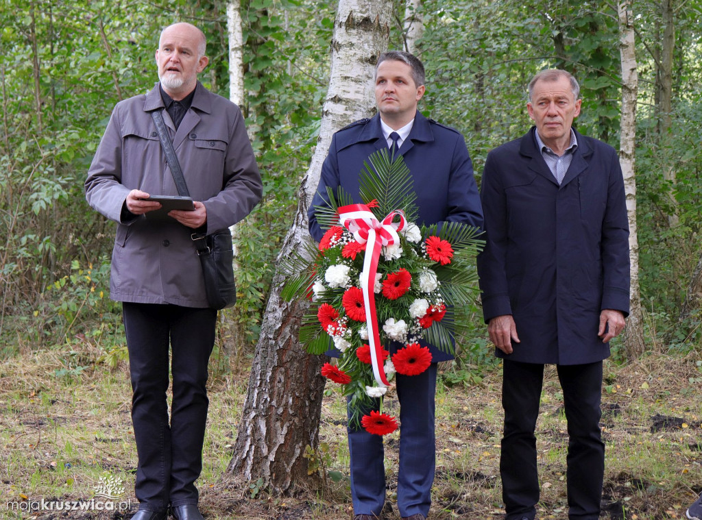 Rożniaty pod Kruszwicą. Upamiętniono dziś zamordowanych mieszkańców regionu [FOTO]