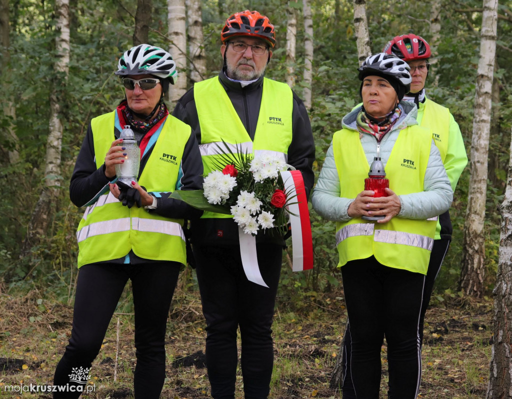 Rożniaty pod Kruszwicą. Upamiętniono dziś zamordowanych mieszkańców regionu [FOTO]