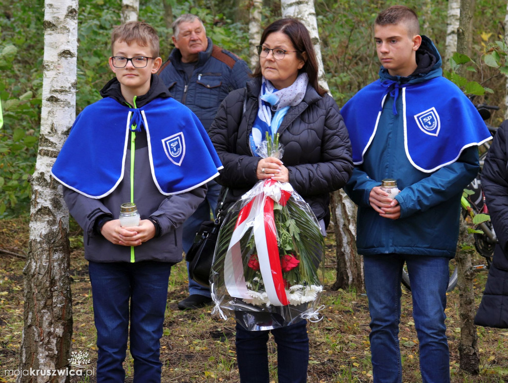 Rożniaty pod Kruszwicą. Upamiętniono dziś zamordowanych mieszkańców regionu [FOTO]