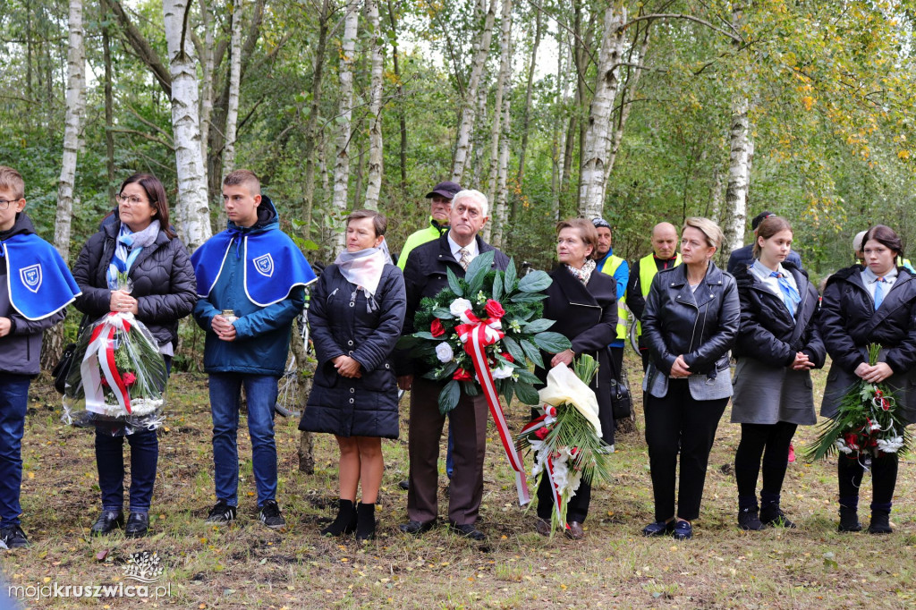 Rożniaty pod Kruszwicą. Upamiętniono dziś zamordowanych mieszkańców regionu [FOTO]