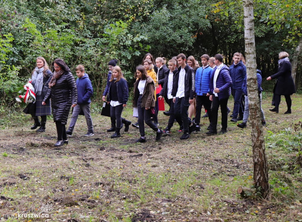 Rożniaty pod Kruszwicą. Upamiętniono dziś zamordowanych mieszkańców regionu [FOTO]