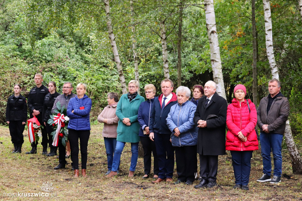 Rożniaty pod Kruszwicą. Upamiętniono dziś zamordowanych mieszkańców regionu [FOTO]