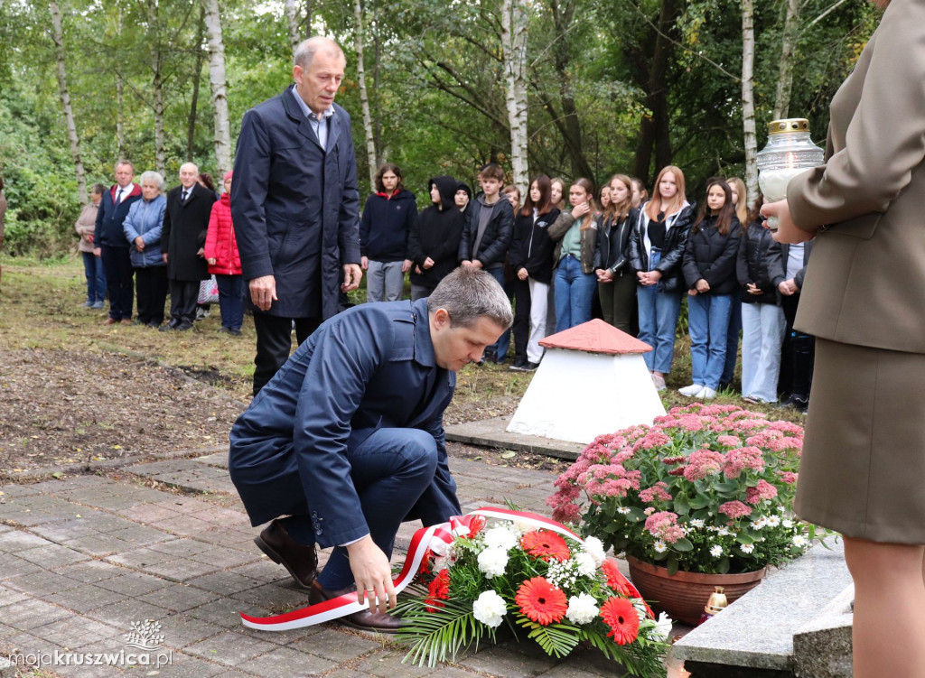 Rożniaty pod Kruszwicą. Upamiętniono dziś zamordowanych mieszkańców regionu [FOTO]
