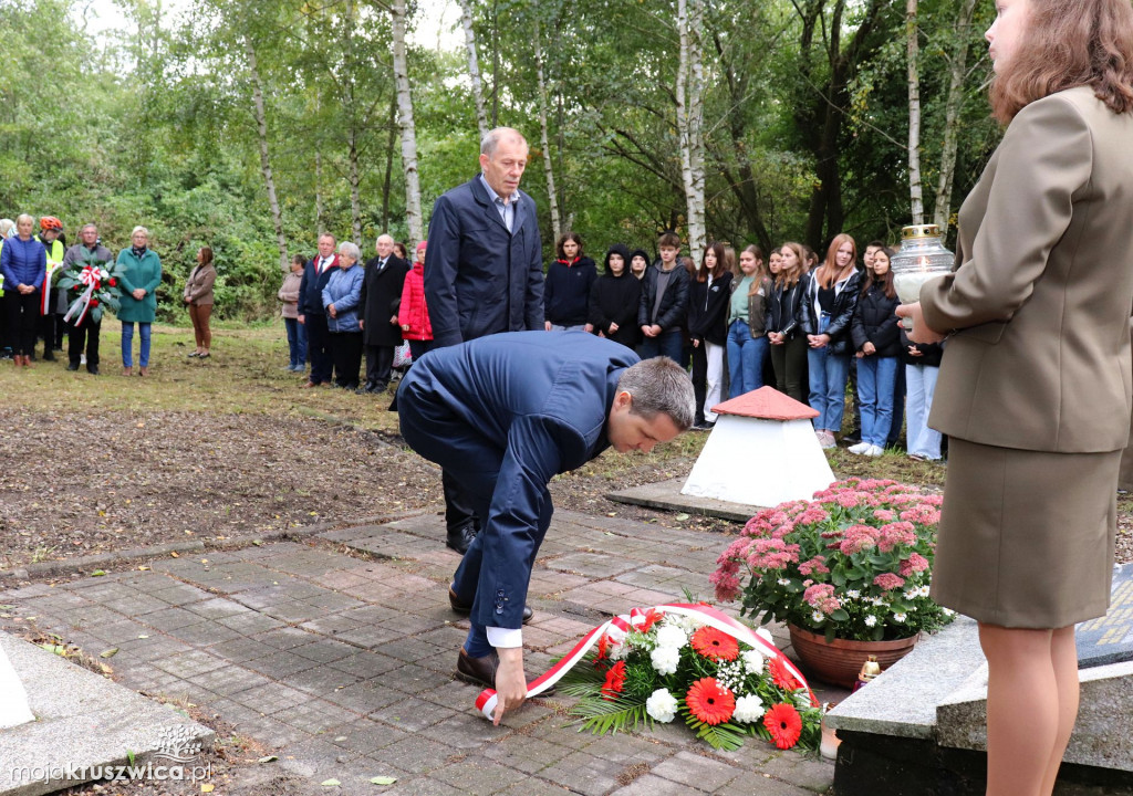 Rożniaty pod Kruszwicą. Upamiętniono dziś zamordowanych mieszkańców regionu [FOTO]