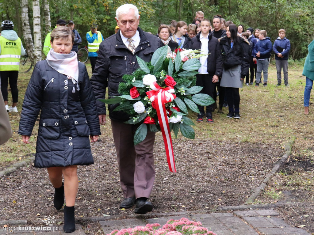 Rożniaty pod Kruszwicą. Upamiętniono dziś zamordowanych mieszkańców regionu [FOTO]