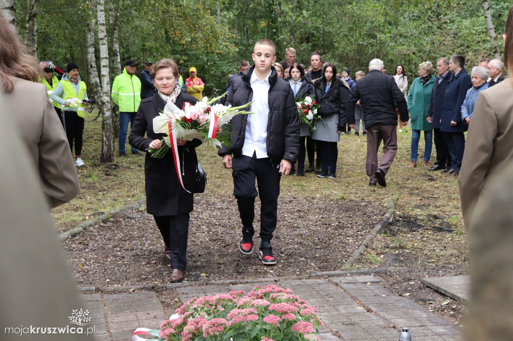 Rożniaty pod Kruszwicą. Upamiętniono dziś zamordowanych mieszkańców regionu [FOTO]