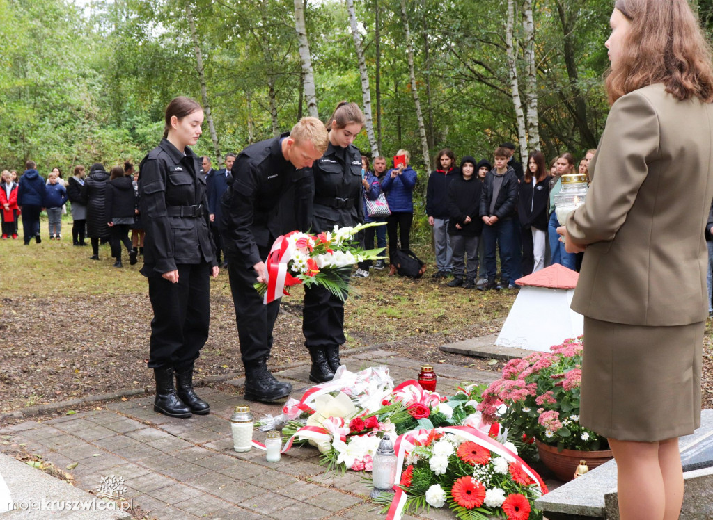 Rożniaty pod Kruszwicą. Upamiętniono dziś zamordowanych mieszkańców regionu [FOTO]