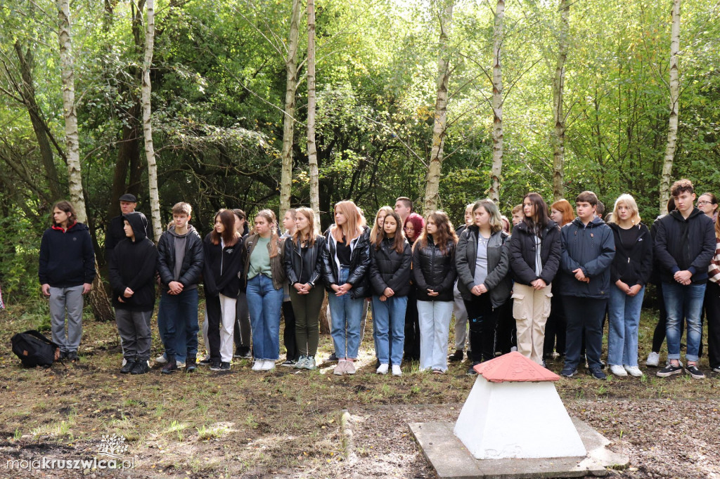 Rożniaty pod Kruszwicą. Upamiętniono dziś zamordowanych mieszkańców regionu [FOTO]