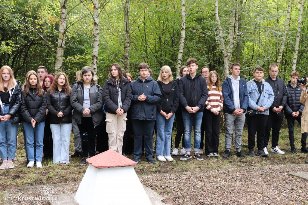 Rożniaty pod Kruszwicą. Upamiętniono dziś zamordowanych mieszkańców regionu [FOTO]