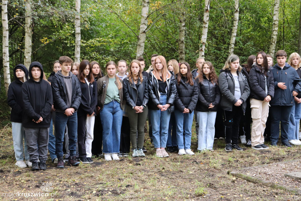 Rożniaty pod Kruszwicą. Upamiętniono dziś zamordowanych mieszkańców regionu [FOTO]