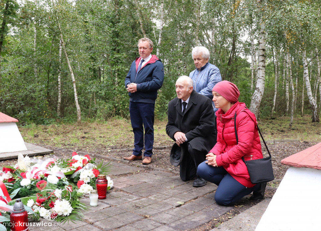 Rożniaty pod Kruszwicą. Upamiętniono dziś zamordowanych mieszkańców regionu [FOTO]