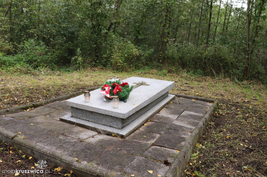 Rożniaty pod Kruszwicą. Upamiętniono dziś zamordowanych mieszkańców regionu [FOTO]