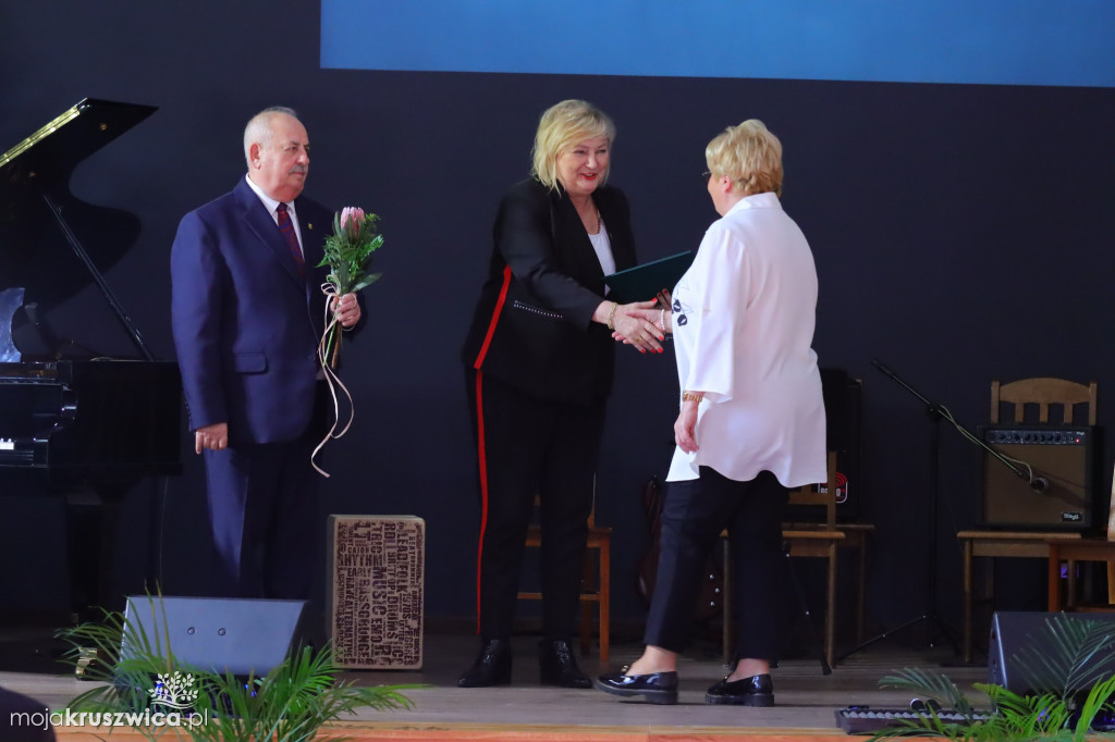 Nagrody starosty i awanse zawodowe nauczycieli. Wśród nich kruszwiczanie