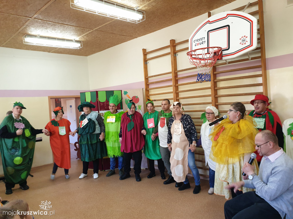 Mieszkańcy oraz opiekunowie Domu Pomocy Społecznej z wizytą w Rusinowie