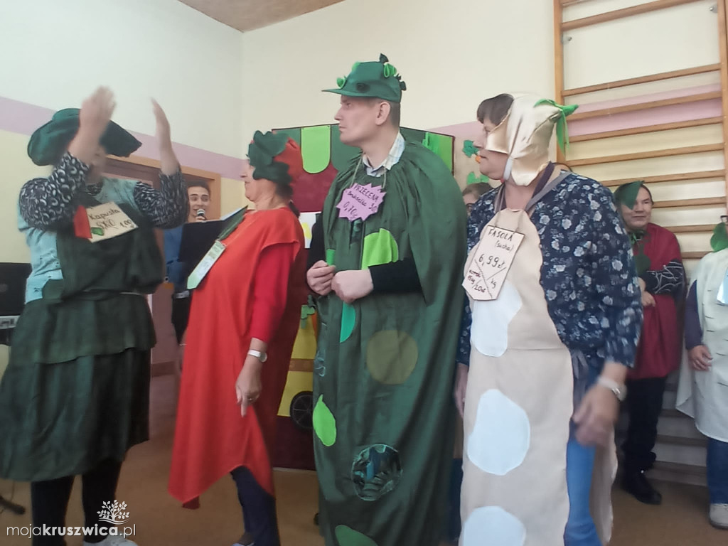 Mieszkańcy oraz opiekunowie Domu Pomocy Społecznej z wizytą w Rusinowie