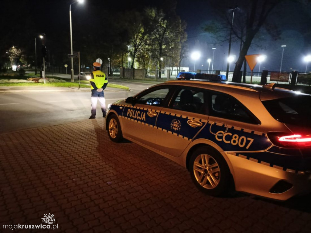 Wokół cmentarzy działają policjanci. W Kruszwicy ruch bez zmian