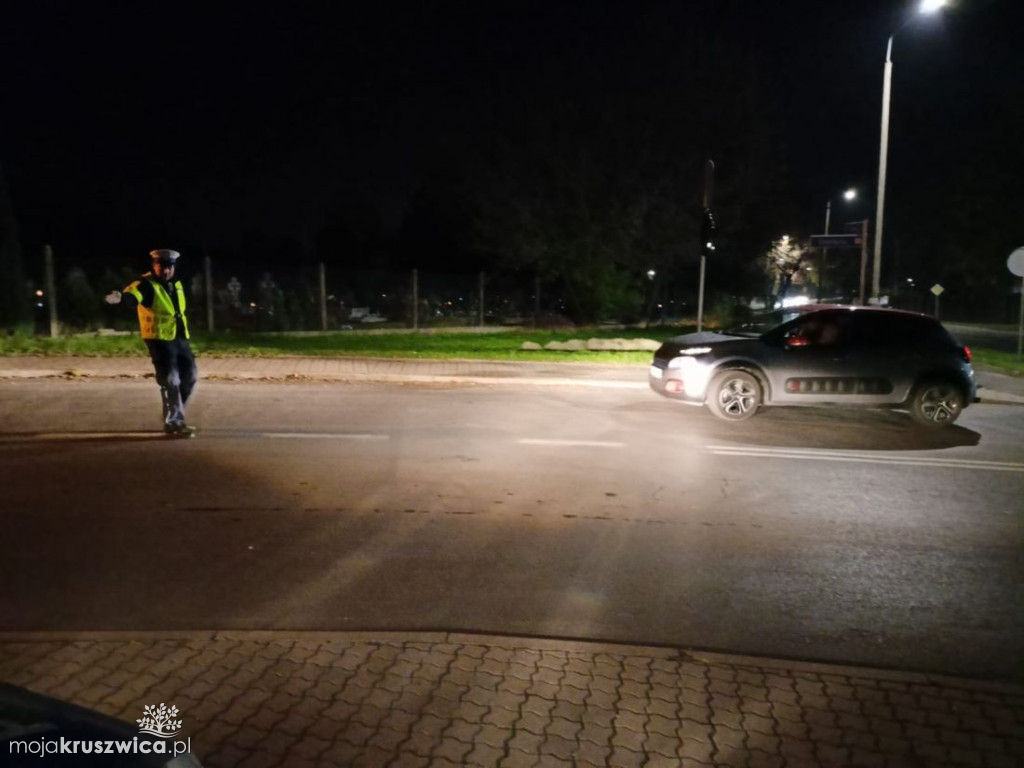 Wokół cmentarzy działają policjanci. W Kruszwicy ruch bez zmian