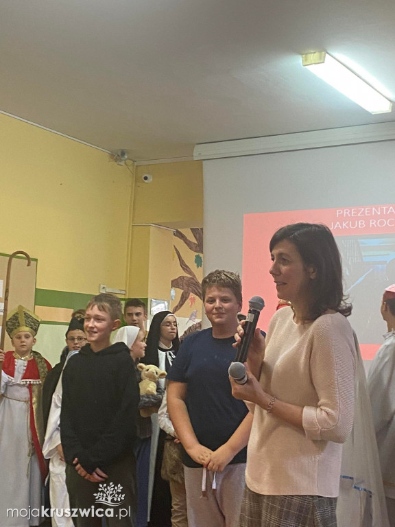 Celebryci Nieba. W Szkole Podstawowej nr 1 w Kruszwicy odbyła się Noc Świętych
