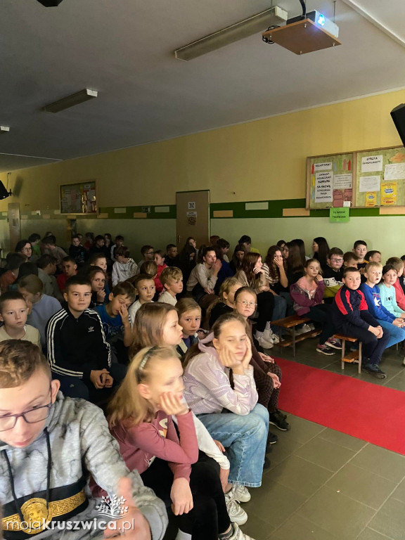Celebryci Nieba. W Szkole Podstawowej nr 1 w Kruszwicy odbyła się Noc Świętych