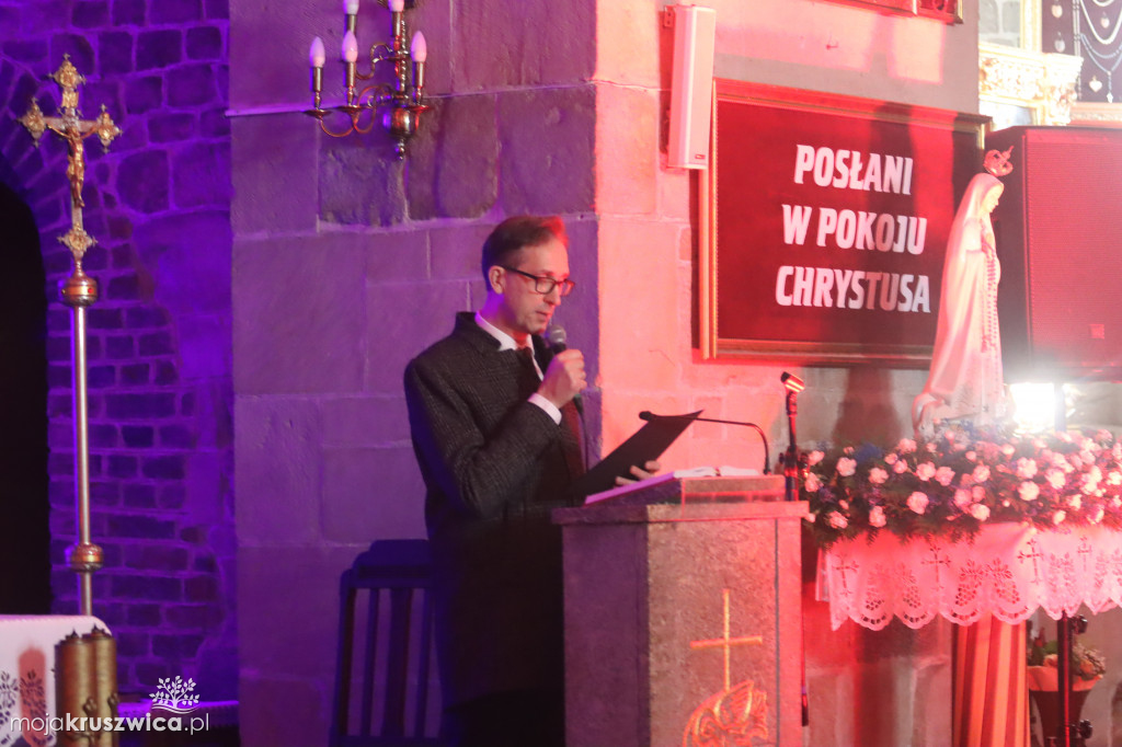 W kruszwickiej kolegiacie trwa Noc Świętych [ZDJĘCIA]