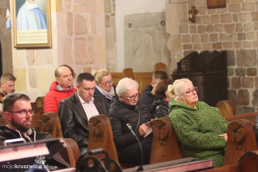 W kruszwickiej kolegiacie trwa Noc Świętych [ZDJĘCIA]