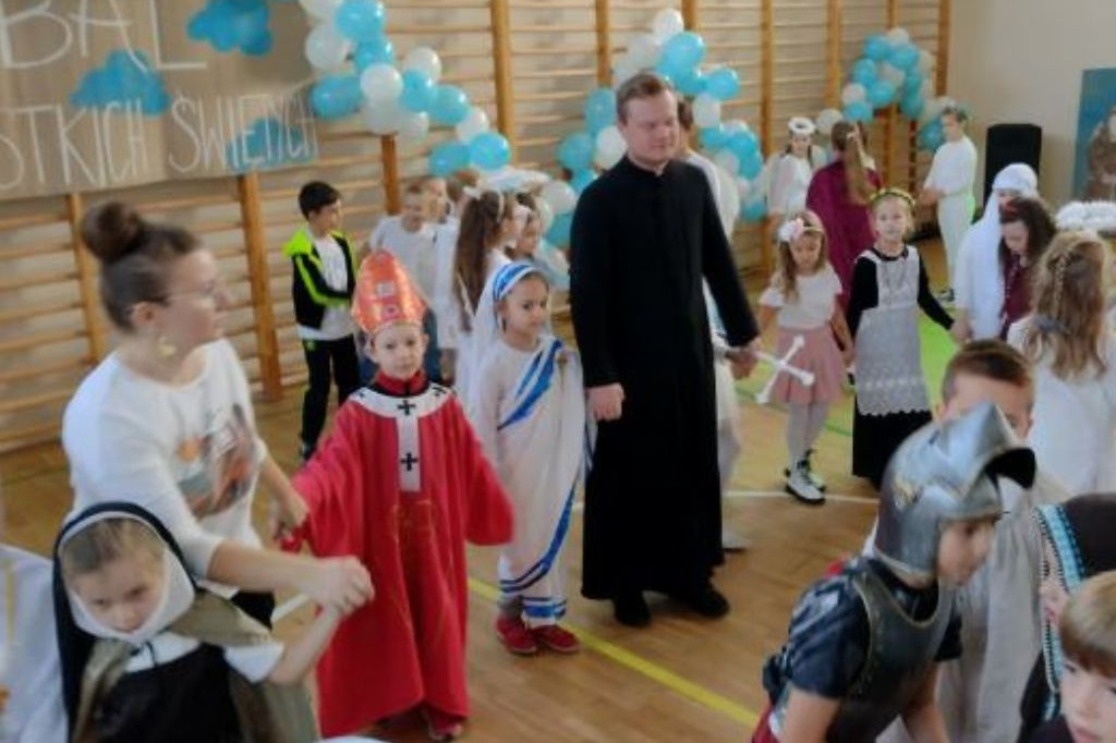 W Szkole Podstawowej nr 2 w Kruszwicy odbył się I Bal Wszystkich Świętych