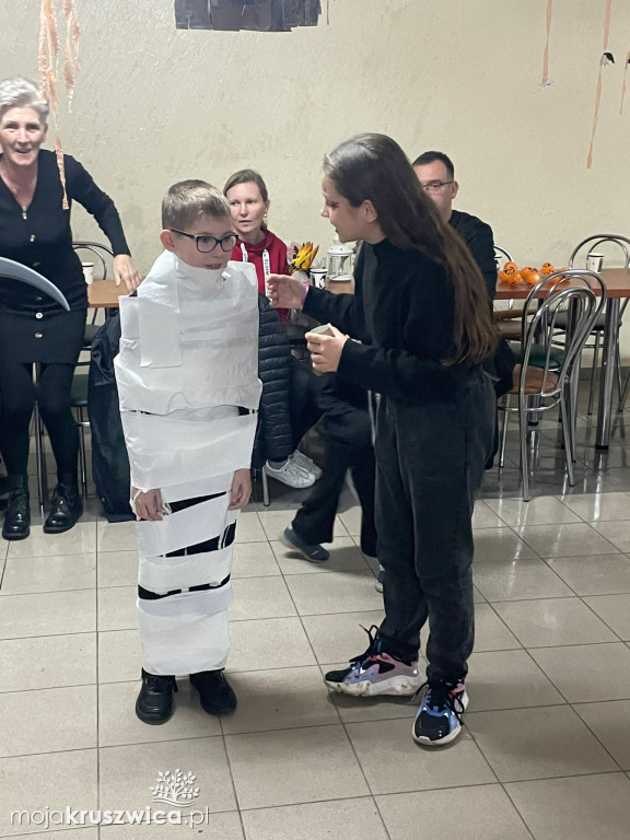  Szarlej. Zorganizowali imprezę z okazji Halloween dla dzieci i młodzieży [FOTO]
