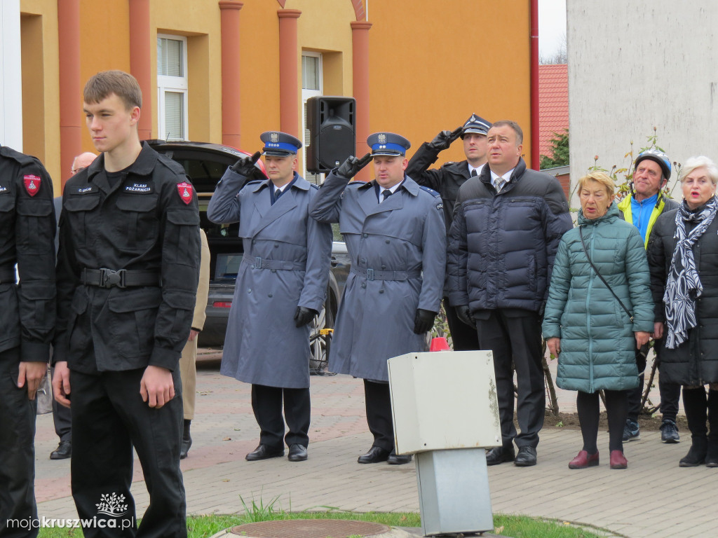 Święto Niepodległości: Flaga z masztem już zainstalowana w Kruszwicy [ZDJĘCIA]