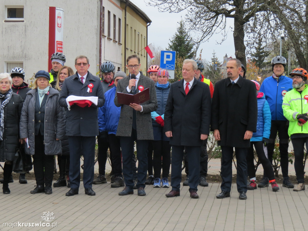 Święto Niepodległości: Flaga z masztem już zainstalowana w Kruszwicy [ZDJĘCIA]