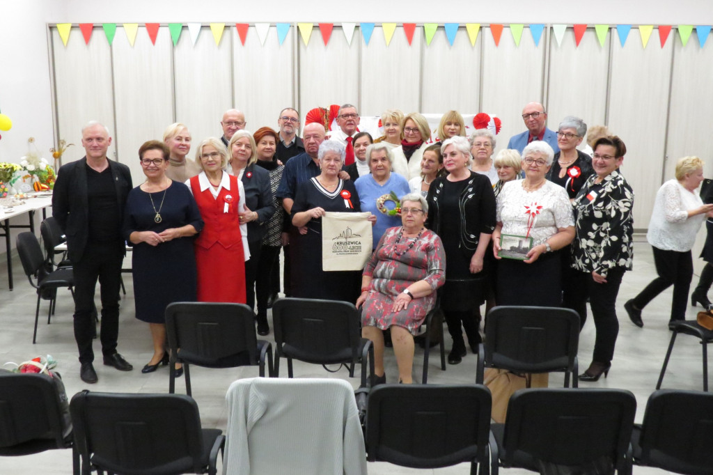 Święto Niepodległości w Kruszwicy. Zobacz jak recytowali wiersze seniorzy [FOTO]