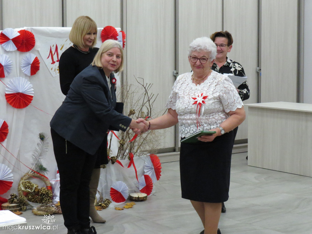 Święto Niepodległości w Kruszwicy. Zobacz jak recytowali wiersze seniorzy [FOTO]