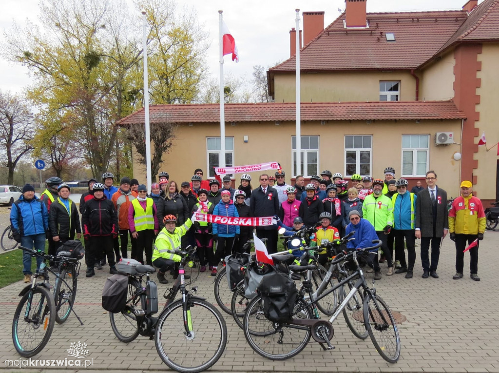 Rowerzyści z Kruszwicy również zaangażowani w Święto Niepodległości