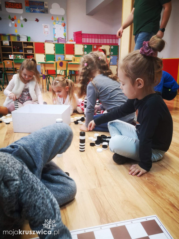 W kruszwickim przedszkolu o warcabach [ZDJĘCIA]