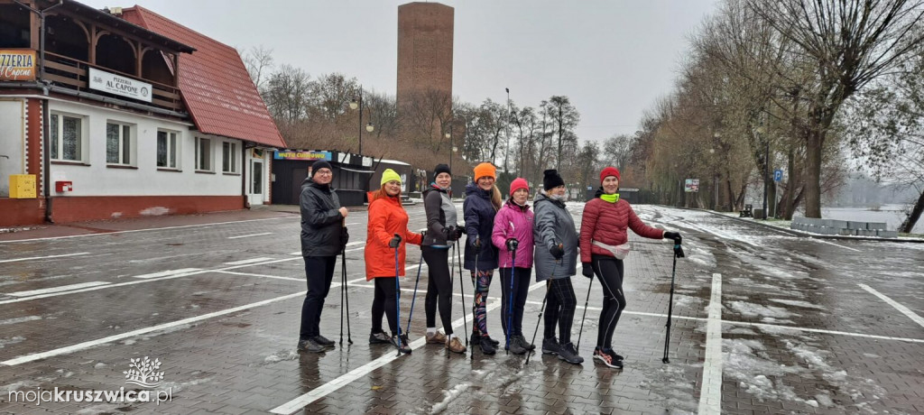 W Kruszwicy nie zwalniają tempa. Nordic Walking zyskuje popularność