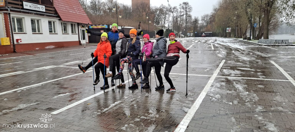 W Kruszwicy nie zwalniają tempa. Nordic Walking zyskuje popularność