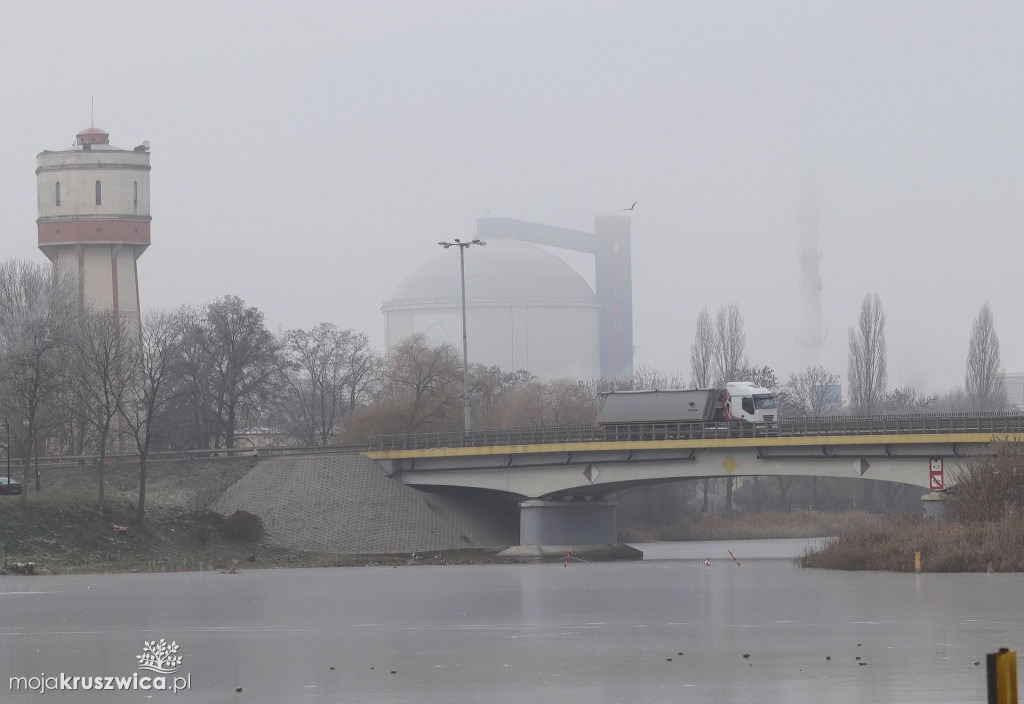 Grudzień w Kruszwicy. Na Gople pojawił się lód. Warto być czujnym! [FOTO]