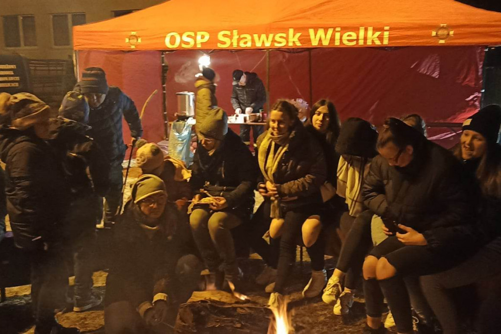 Sławsk Wielki. Tak spędzali czas przy ognisku [ZDJĘCIA]