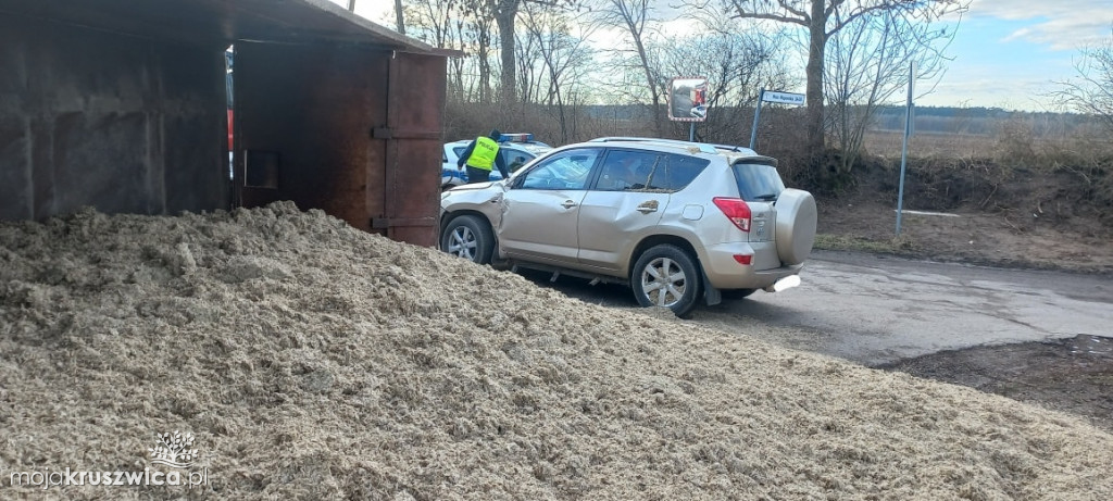 Wola Wapowska. Rolniczy ciąg zderzył się z samochodem osobowym