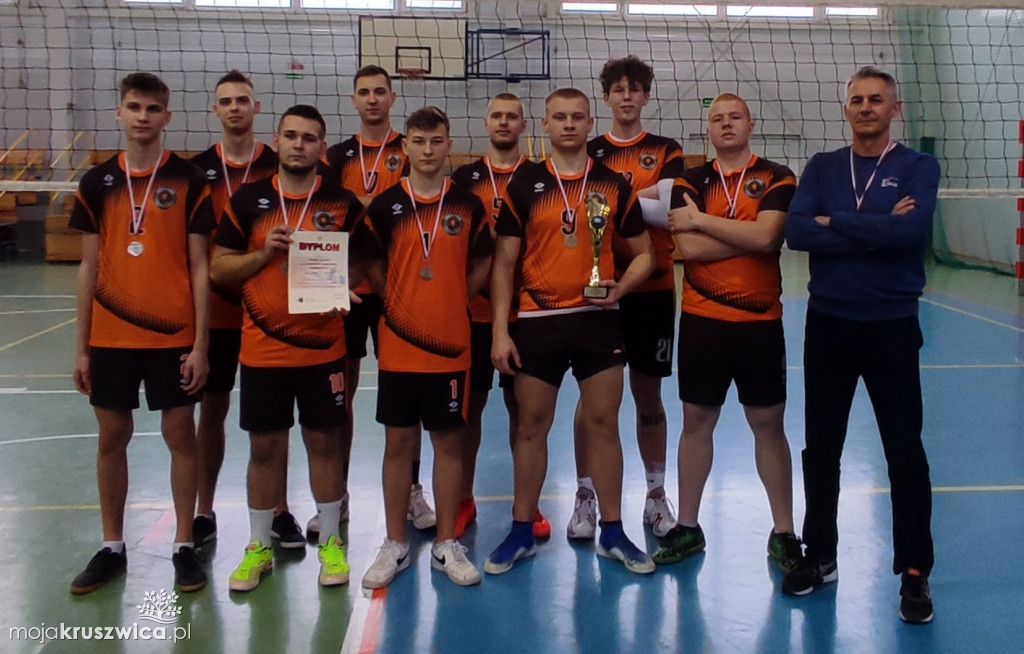Siatkarze z „Kazika” nie zawiedli zajmując II miejsce w mistrzostwach powiatu.