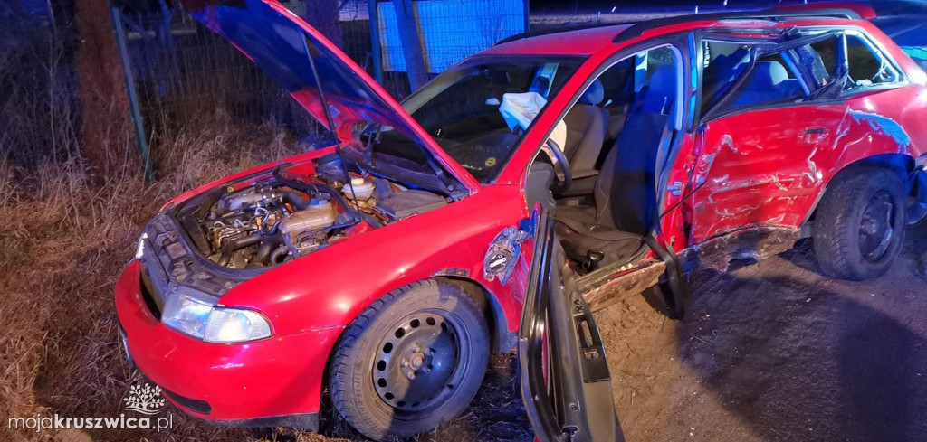  Bródzki. Nad ranem doszło do wypadku. Auto uderzyło w drzewo