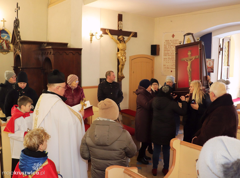 Krzyż związany z Janem Pawłem II dotarł do Polanowic. Kiedy w Kruszwicy?