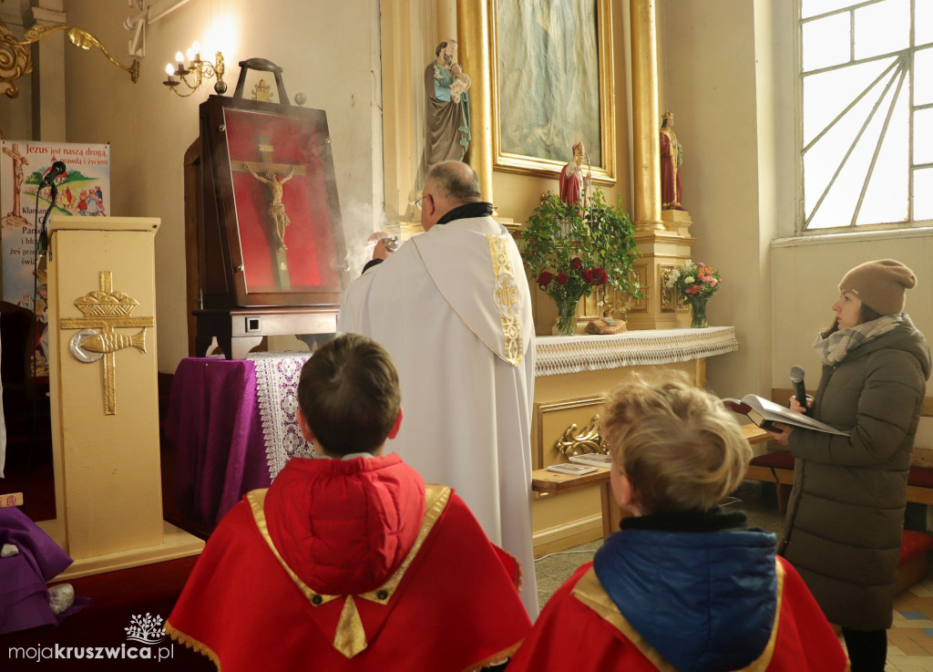 Krzyż związany z Janem Pawłem II dotarł do Polanowic. Kiedy w Kruszwicy?