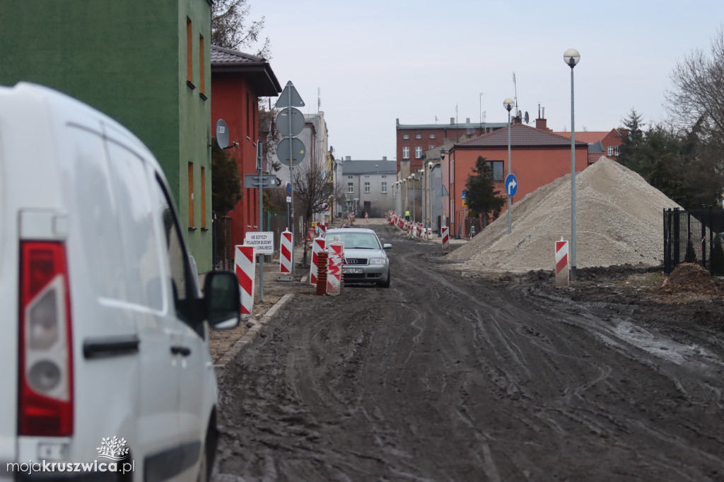 Trwa rozbudowa ulicy Mickiewicza w Kruszwicy