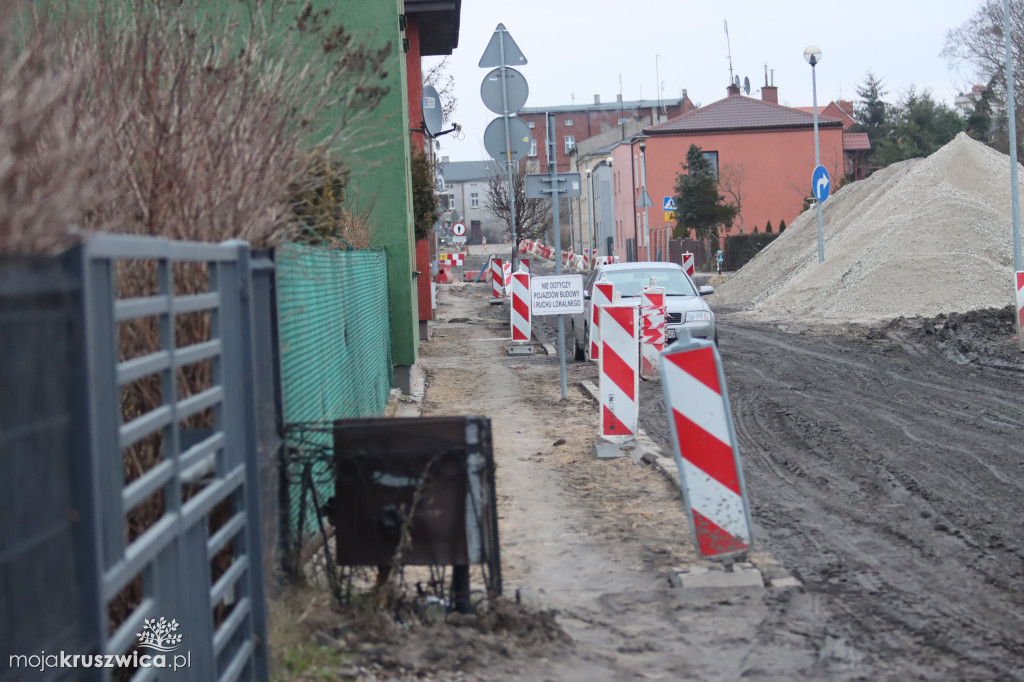 Trwa rozbudowa ulicy Mickiewicza w Kruszwicy