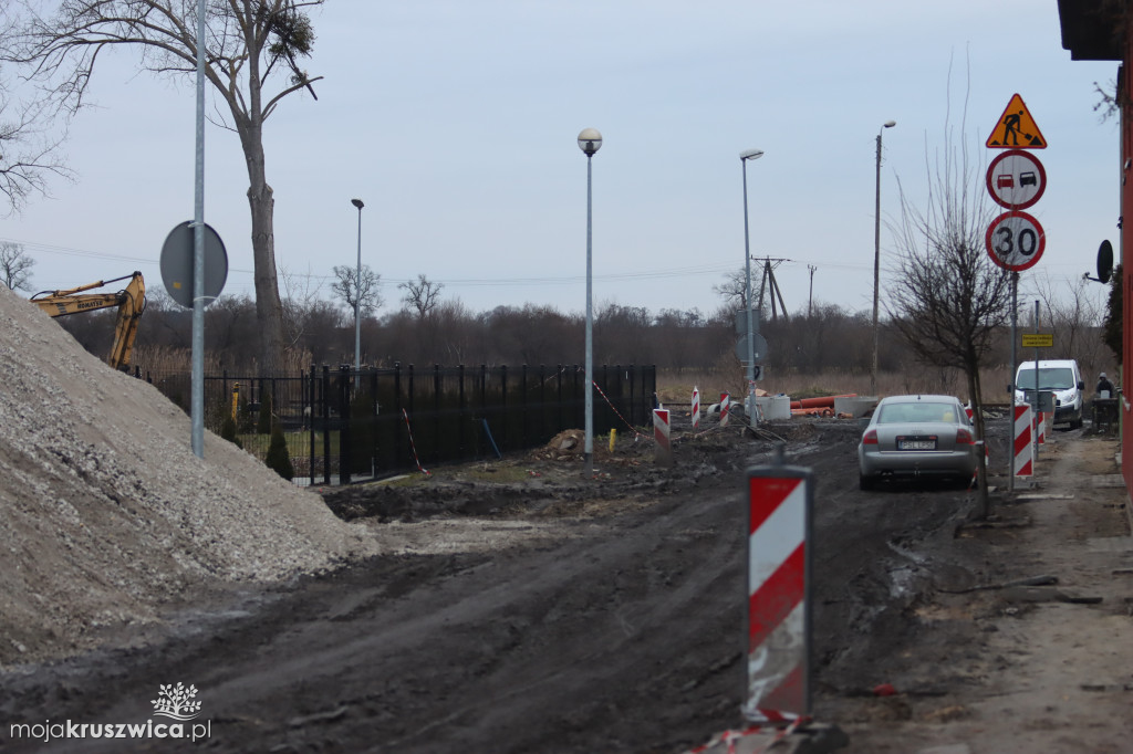 Trwa rozbudowa ulicy Mickiewicza w Kruszwicy