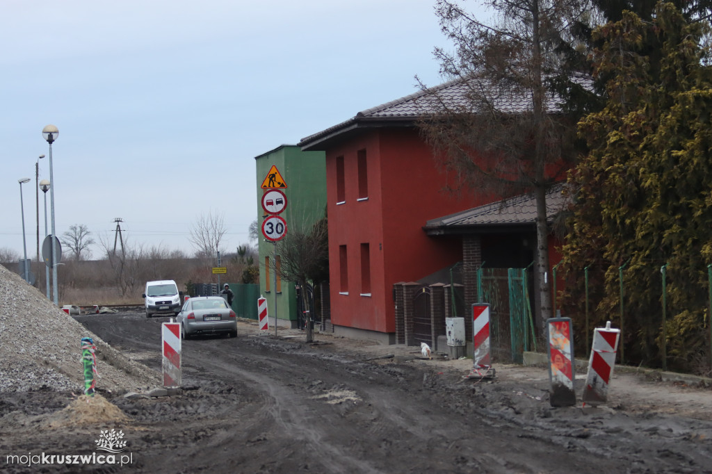 Trwa rozbudowa ulicy Mickiewicza w Kruszwicy