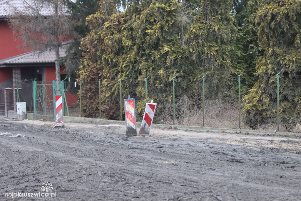 Trwa rozbudowa ulicy Mickiewicza w Kruszwicy