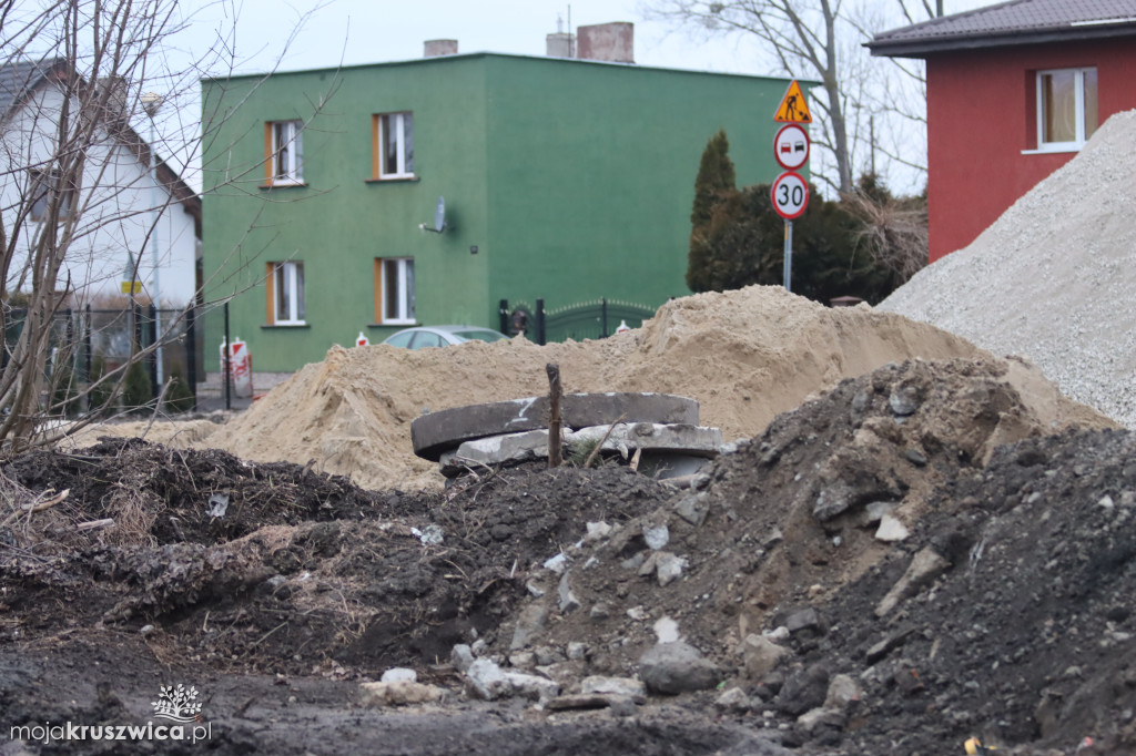 Trwa rozbudowa ulicy Mickiewicza w Kruszwicy