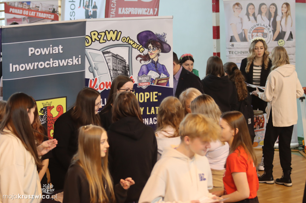 Targi szkół średnich w Dąbrowie Biskupiej